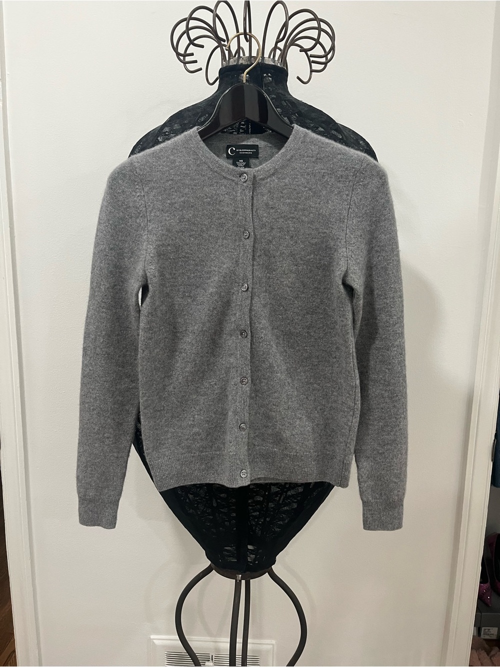 Bloomingdales aqua cashmere cardigan
Extra small